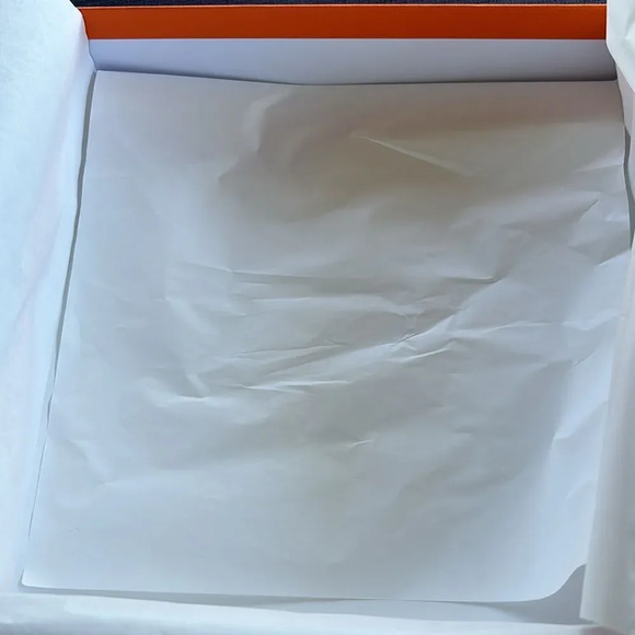 Hemes orange belt box. No belt included. I repeat just box no belt - Picture 5 of 10